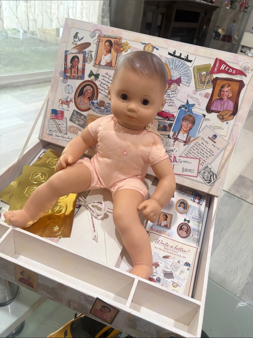 Hallmark The American Girls Deluxe Stationery Set and dolls